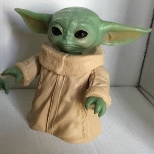 Baby Yoda action figure. The Mandalorians. Star Wars